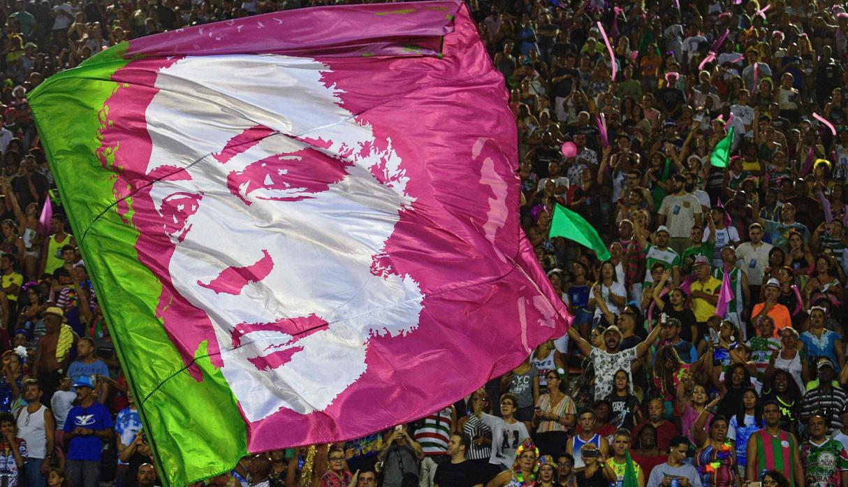 Bandera con el rostro de Marielle Franco Carnaval Rio 2019